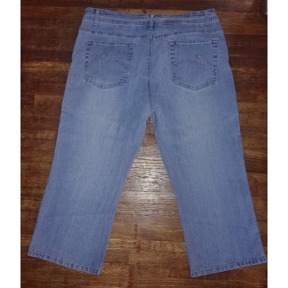THE BLUES light blue denim capri jeans